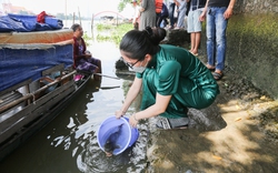 Hàng trăm người dân TP.HCM đến chùa thả cá phong sinh ngày Vu Lan báo hiếu
