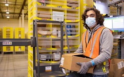 Amazon tăng lương cho nhân viên bèo bọt
