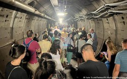Châu Âu: Hành khách hoảng loạn, bật khóc vì bị kẹt hàng giờ trong đường hầm dưới biển