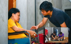 Bố mất sớm, mẹ bị liệt nửa người, hai anh em hiếu học thay nhau chăm mẹ
