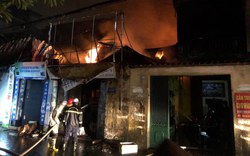 4 căn nhà ở Hà Nội bốc cháy ngùn ngụt lúc rạng sáng