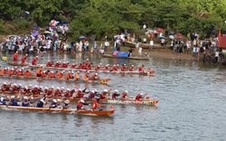 Quảng Bình: Sôi nổi Lễ hội Đua thuyền truyền thống trên sông Nhật Lệ