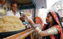 Món ăn vặt  trở thành thương hiệu ẩm thực của Ấn Độ và lan tỏa khắp thế giới
