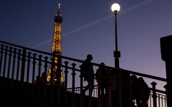Tháp Eiffel sẽ tắt đèn sớm hơn 1 tiếng để tiết kiệm năng lượng