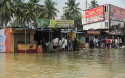 Tắc đường, thiếu nước và lũ lụt đang bao vây ‘Thung lũng Silicon' của Ấn Độ 