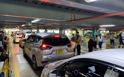 Xuất hiện điểm kẹt xe trong sân bay Tân Sơn Nhất, hành khách mất 30 phút mới ra khỏi sân bay 