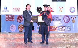 Doanh nhân Việt nhận danh hiệu Tiến sĩ danh dự của Viện Đại học Kỷ lục thế giới (WRU)
