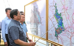 Thủ tướng khảo sát và nghe báo cáo về Đồ án quy hoạch chung xây dựng khu du lịch quốc gia hồ Thác Bà