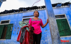 Thừa Thiên Huế: Người dân nghẹn ngào nhìn nhà cửa sau khi bão Noru quét qua