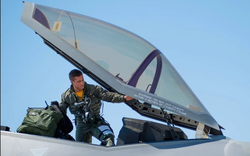 Quy trình huấn luyện phi công Không quân và phi công Hải quân Mỹ có gì khác biệt?