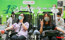 Hà Nội: Người dân Thủ đô xếp hàng dài tham gia hiến máu 