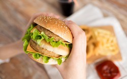 Ăn bao nhiêu đồ ăn nhanh mỗi ngày sẽ gây bệnh gan nhiễm mỡ?