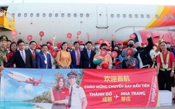 Chuyến bay Vietjet đưa những du khách Trung Quốc đầu tiên đến Nha Trang đầu năm mới