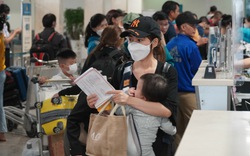 Lượng người đổ về sân bay Tân Sơn Nhất trong nghỉ Tết cuối cùng tăng cao 