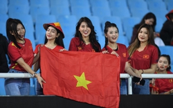 Những nữ CĐV xinh đẹp lên sân Mỹ Đình cổ vũ đội tuyển Việt Nam trong trận đấu với Myanmar