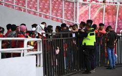 Đội tuyển Việt Nam được hộ tống đến sân, an ninh siết chặt trước trận bán kết