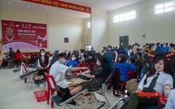 Hàng ngàn người tham gia hiến máu trong chương trình 