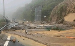 Đèo Hải Vân sạt lở do mưa lớn