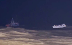 Quảng Bình: Cứu 10 ngư dân gặp nạn trên biển