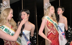 Khung hình gấp đôi nhan sắc của Phương Nhi với đương kim Hoa hậu Quốc tế: 