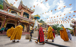 Phật tử mong chờ ngày lễ Vía Quán Thế Âm xuất gia tại núi Bà Đen Tây Ninh