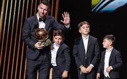 Messi chia sẻ xúc động sau khi giành Quả bóng vàng thứ 8 lịch sử: Danh hiệu này xin dành tặng cho Maradona