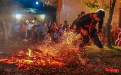 Độc đáo nghi lễ nhảy lửa của người Pà Thẻn nơi địa đầu Tổ quốc