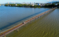 Cận cảnh cầu gỗ nối đôi bờ sông Cái ở Nha Trang vừa được chi gần 500 tỷ đồng để thay thế