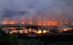 Thừa Thiên Huế: Chợ Khe Tre cháy lớn trong đêm