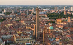Báo động tháp nghiêng Garisenda có nguy cơ đổ sập: Cách Ý thúc đẩy bảo tồn di sản