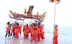 Độc đáo màn 'rước kiệu bay' tại ngôi đền nổi tiếng nhất xứ Nghệ