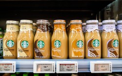 Starbucks phải thu hồi 300.000 chai cà phê do nghi chứa dị vật
