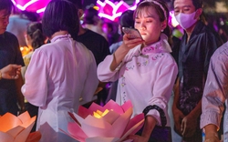 Người dân miền Tây háo hức đi thả đèn ở lễ hội lớn nhất Hà Tiên 