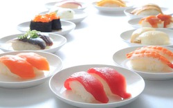 Các nhà hàng băng chuyền Nhật đối mặt làn sóng 'khủng bố sushi', AI được triệu hồi để cứu vãn tình thế