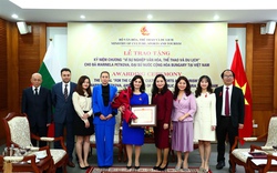 Đại sứ Bulgaria tại Việt Nam nhận Kỷ niệm chương “Vì sự nghiệp Văn hoá, Thể thao và Du lịch” 