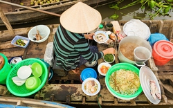 Khách Tây mê mẩn đồ ăn Việt Nam: 