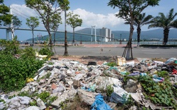 Bờ sông Hàn Đà Nẵng nhếch nhác, ngập ngụa rác thải