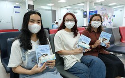 Nhiều Việt kiều, du học sinh về Việt Nam tiêm vắc xin HPV