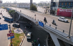 Cầu vượt Nguyễn Hữu Cảnh thông xe trở lại sau 5 tháng, người dân phấn khởi vì 