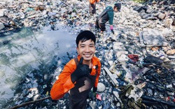 Làn sóng người trẻ "biến hình" thành công nhân dọn rác: Đằm mình trong kênh đen hôi thối để cứu môi trường Làn sóng người trẻ "biến hình" thành công nhân dọn rác: Đằm mình trong kênh đen hôi thối để cứu môi trường