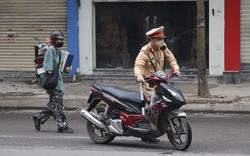 Hà Nội: Chạy xe ngược chiều, nhiều sinh viên quay đầu bỏ chạy khi gặp lực lượng CSGT