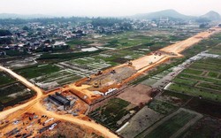 Thủ tướng chỉ đạo tập trung gỡ vướng về đất đai, vật liệu xây dựng để triển khai các dự án đường bộ cao tốc và bất động sản