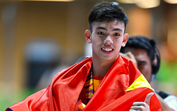 Profile cực khủng của kình ngư 1m82 Nguyễn Huy Hoàng, đây là điều khiến anh vinh dự được cầm cờ tại SEA Games 32