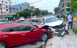 Tai nạn liên hoàn trên phố, 4 ô tô hư hỏng nghiêm trọng