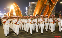 Hình ảnh Đoàn Nghi lễ CAND biểu diễn nhạc kèn trên đường phố Đà Nẵng