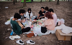 Không đi du lịch xa, người dân Hà Nội chọn cắm trại tại công viên Yên Sở dịp lễ 30/4 – 1/5