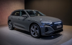 Ảnh thực tế SUV đắt nhất của Audi sắp bán tại Việt Nam: Chạy 600km/sạc