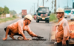 Hơn 10 năm, người đàn ông liệt chân gần tuổi 60 vẫn thầm lặng “chữa lành” mọi nẻo đường 