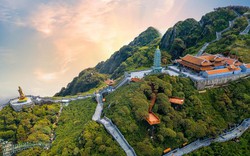 Fansipan mát như tủ lạnh, du khách rủ nhau lên săn mây, ngắm thung lũng hoa hồng lớn nhất Việt Nam