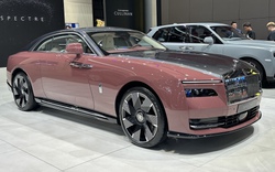 Xe mới của Rolls-Royce đắt khách chưa từng có, người mua phải chờ 2 năm